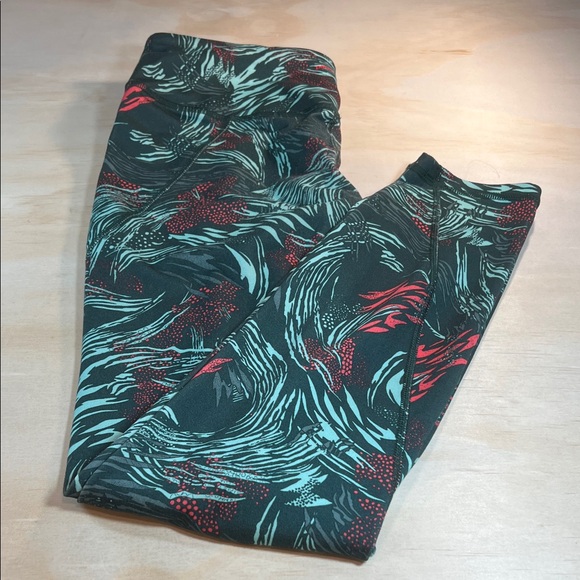 Patagonia Leggings with Red and Green Design Sz M - Picture 1 of 9